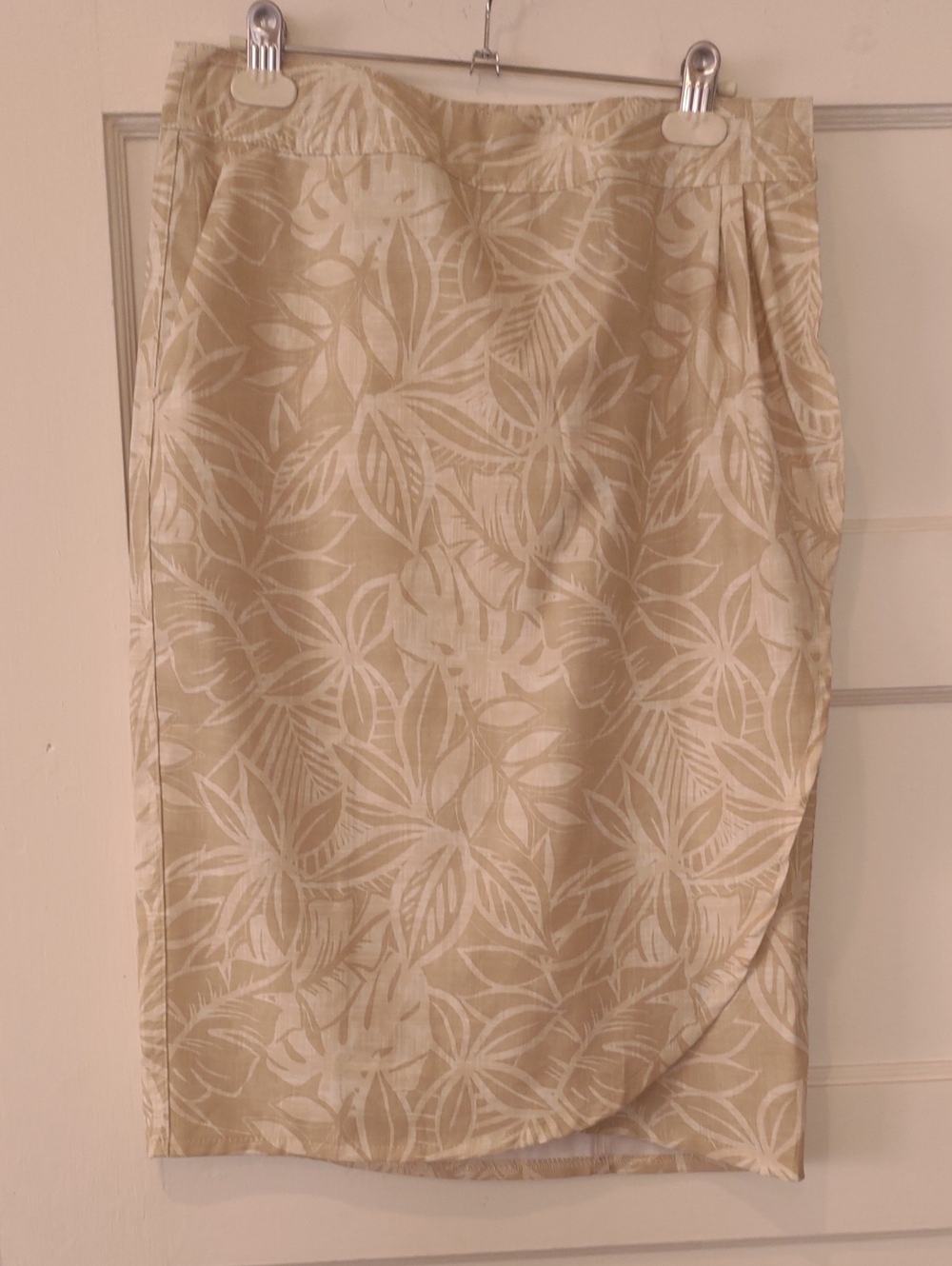 Ripskirt Hawaii Beige Leaf-Print A-Line Wrap Skirt Small Petite Like New